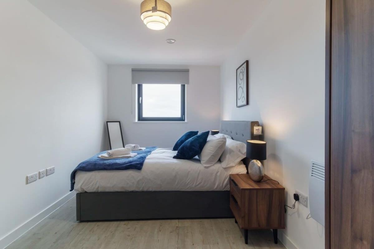 Stunning 2 Bed Apartment In Salford With Views Manchester Zewnętrze zdjęcie