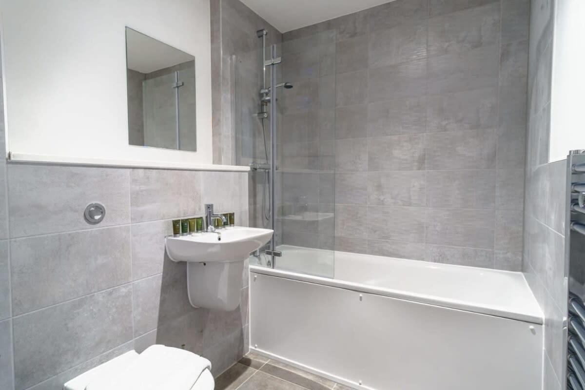 Stunning 2 Bed Apartment In Salford With Views Manchester Zewnętrze zdjęcie