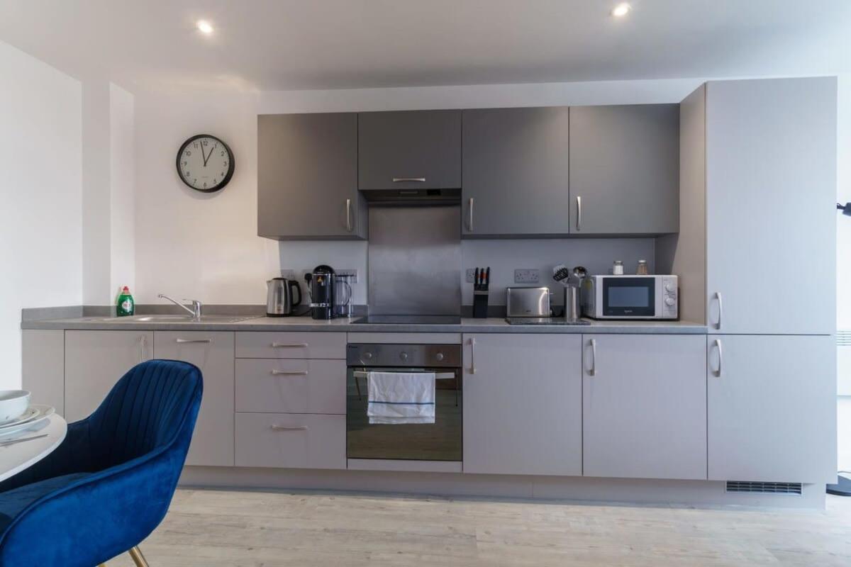 Stunning 2 Bed Apartment In Salford With Views Manchester Zewnętrze zdjęcie