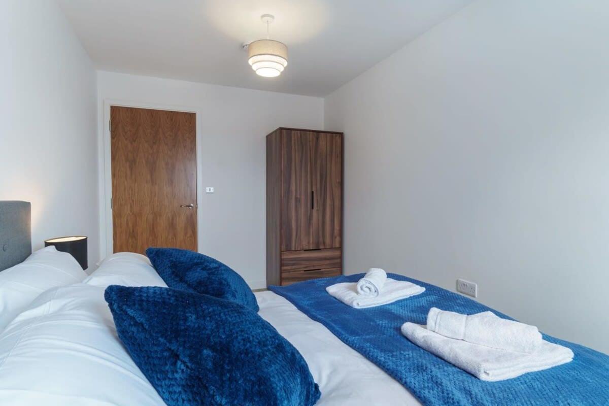 Stunning 2 Bed Apartment In Salford With Views Manchester Zewnętrze zdjęcie