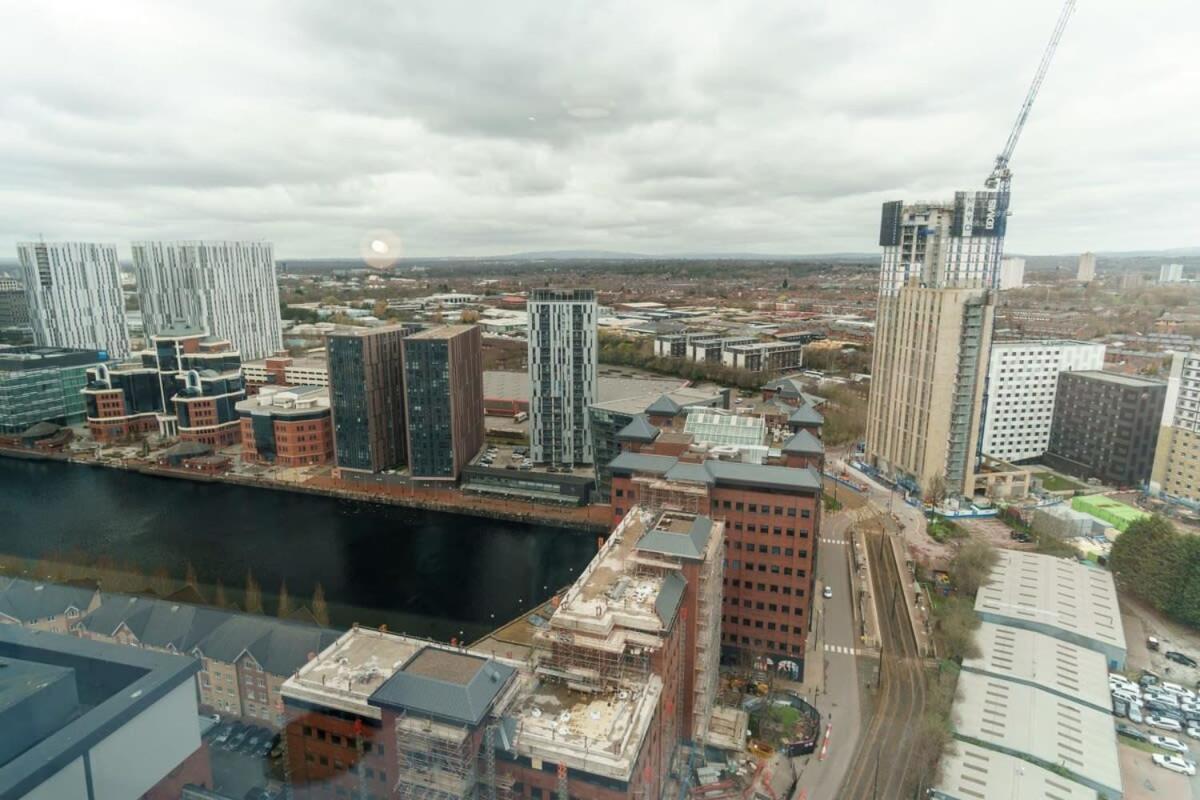 Stunning 2 Bed Apartment In Salford With Views Manchester Zewnętrze zdjęcie